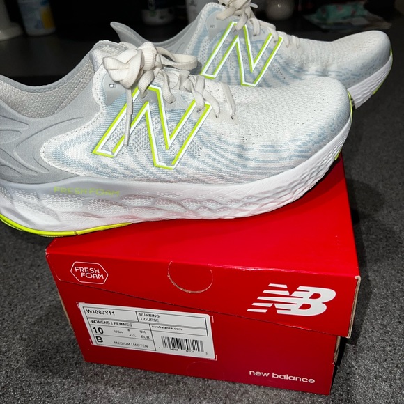 Size 10 New Balance Running shoes - Picture 6 of 6